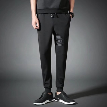 Muške sportske hlače, cropped slim-fit, prugaste, srednji struk, vezanje na šnoru, rastezljiv materijal