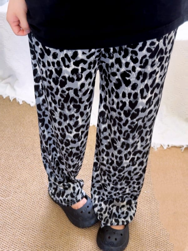 Ženske hlače s leopardovim uzorkom, široke nogavice, visoki pojas, lagana tkanina, poliester, ljeto 2025 (Poliester 90–95%; visoka elastičnost; visoki pojas; lagana tkanina; casual stil)