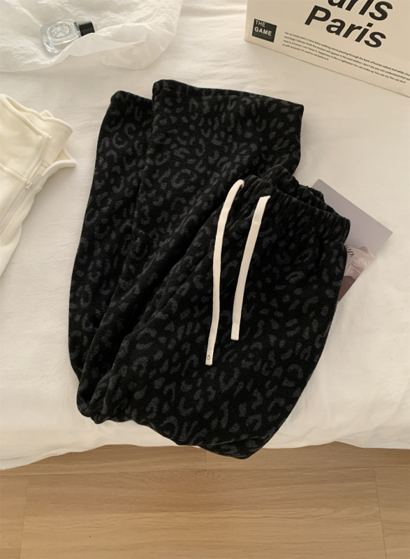 Ženske leopard uzorka hlače s fleeceom, široke nogavice, visokim strukom, dužina do poda — materijal: tkanina; poliester 70–80%