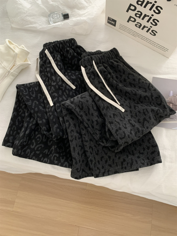 Ženske leopard uzorka hlače s fleeceom, široke nogavice, visokim strukom, dužina do poda — materijal: tkanina; poliester 70–80%