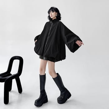 Jakna sa stojećim ovratnikom, zatvara se patentnim zatvaračem, širok kroj, A-linija vjetrovka, proljeće 2025