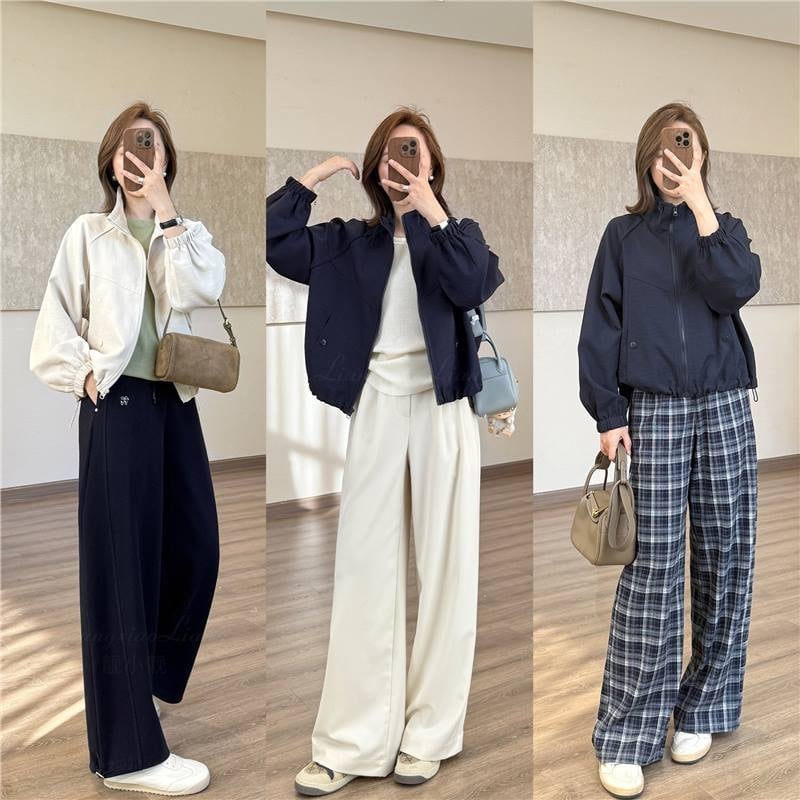 Casual kratka jakna s stojećim ovratnikom i raglan rukavima — poliester 70–80%, jednobojna, duljina 40–50 cm, zatvarač, slobodan kroj