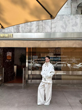 Urr Room25S Kratka windbreaker jakna s vezivanjem, dvostruko kopčanje, zakrivljena silueta, stojeći ovratnik, pamuk i regenerirana celuloza, za žene