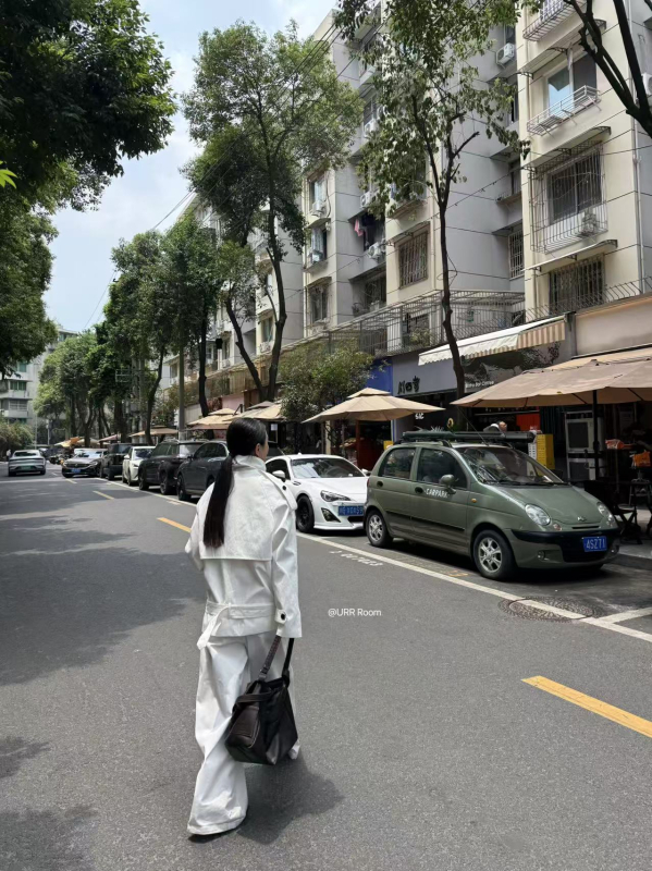 Urr Room25S Kratka windbreaker jakna s vezivanjem, dvostruko kopčanje, zakrivljena silueta, stojeći ovratnik, pamuk i regenerirana celuloza, za žene