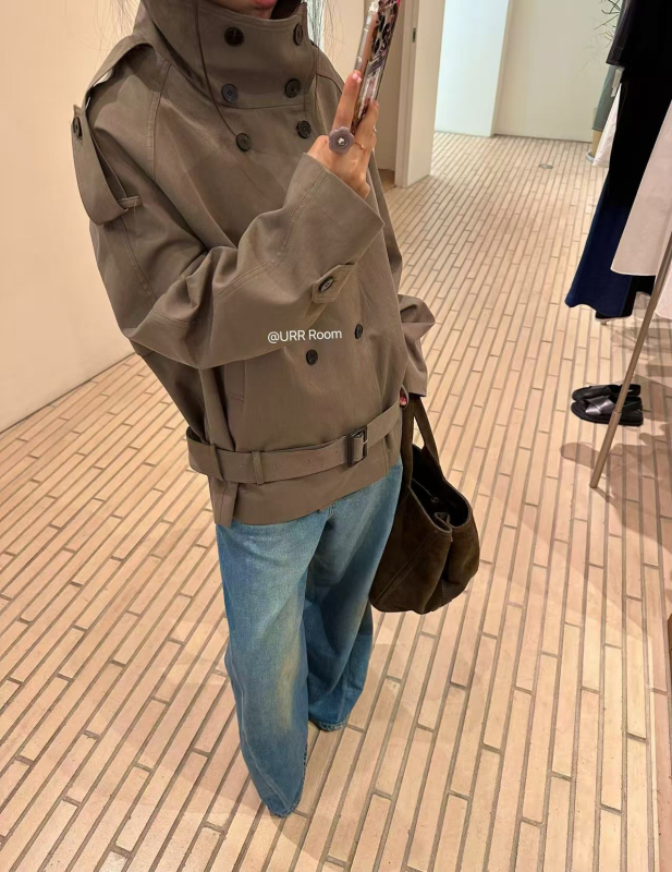 Urr Room25S Kratka windbreaker jakna s vezivanjem, dvostruko kopčanje, zakrivljena silueta, stojeći ovratnik, pamuk i regenerirana celuloza, za žene