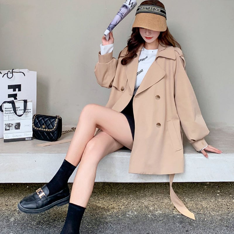 Ženski trench coat od poliestera, polo ovratnik, dugi rukavi, gradski stil, zimska sezona 2023