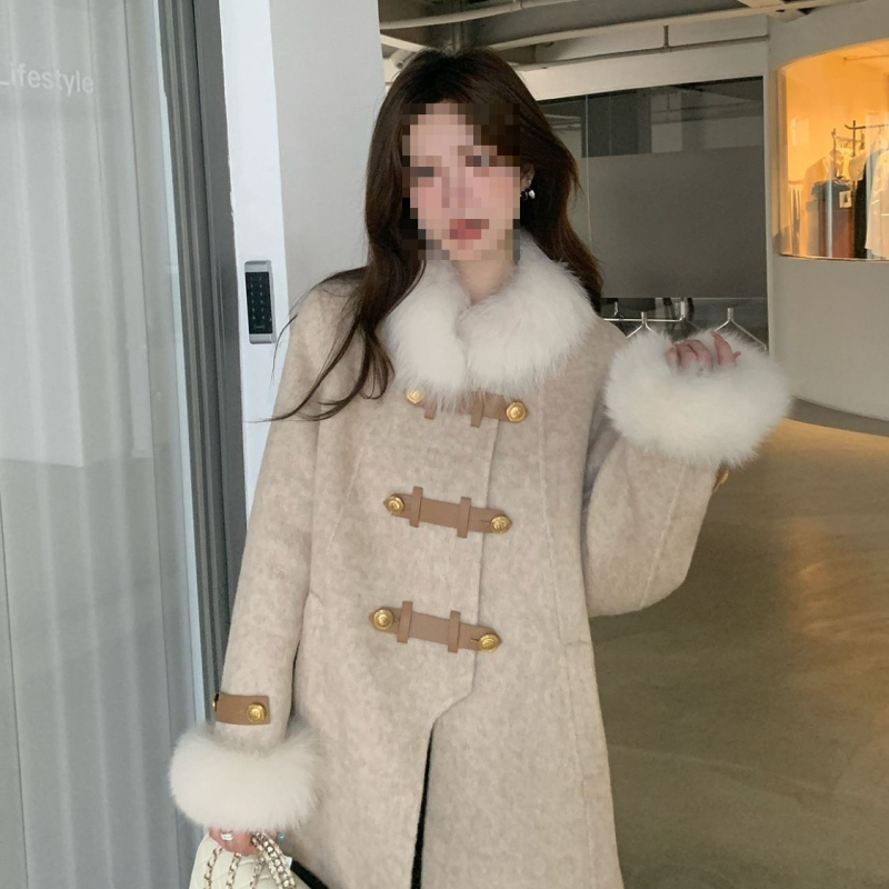 Ženski kaput s imitacijom lisice krzna, Corduroy tkanina, pamuk podstava, srednja duljina, sadržaj lisice ispod 30%