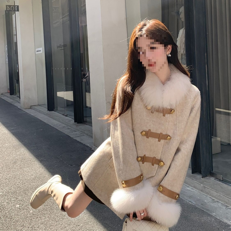 Ženski kaput s imitacijom lisice krzna, Corduroy tkanina, pamuk podstava, srednja duljina, sadržaj lisice ispod 30%