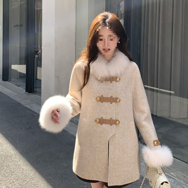 Ženski kaput s imitacijom lisice krzna, Corduroy tkanina, pamuk podstava, srednja duljina, sadržaj lisice ispod 30%