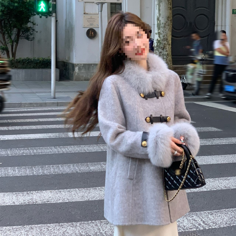 Ženski kaput s imitacijom lisice krzna, Corduroy tkanina, pamuk podstava, srednja duljina, sadržaj lisice ispod 30%