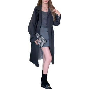 Ženski trench kaput srednje duljine u britskom stilu, ovratnik s reverom, kopčanje na gumb, materijal poliester-spandeks, širok kroj, dugi rukavi