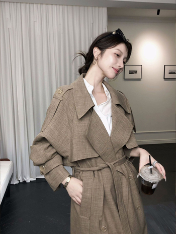 Ženski dvostruko kopčani kaput s reverom, tkanina od pamuk-umjese, glavni materijal poliester, srednja debljina, ultra kratka duljina