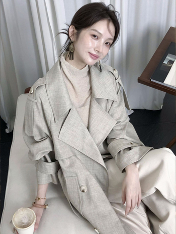 Ženski dvostruko kopčani kaput s reverom, tkanina od pamuk-umjese, glavni materijal poliester, srednja debljina, ultra kratka duljina