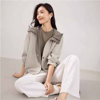 Ženska jakna – poliester, standardna duljina 50–65 cm, dugi rukavi, zip zatvarač, jesen 2025