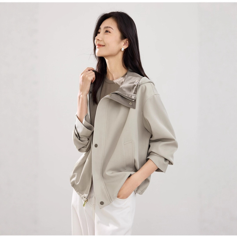 Ženska jakna – poliester, standardna duljina 50–65 cm, dugi rukavi, zip zatvarač, jesen 2025