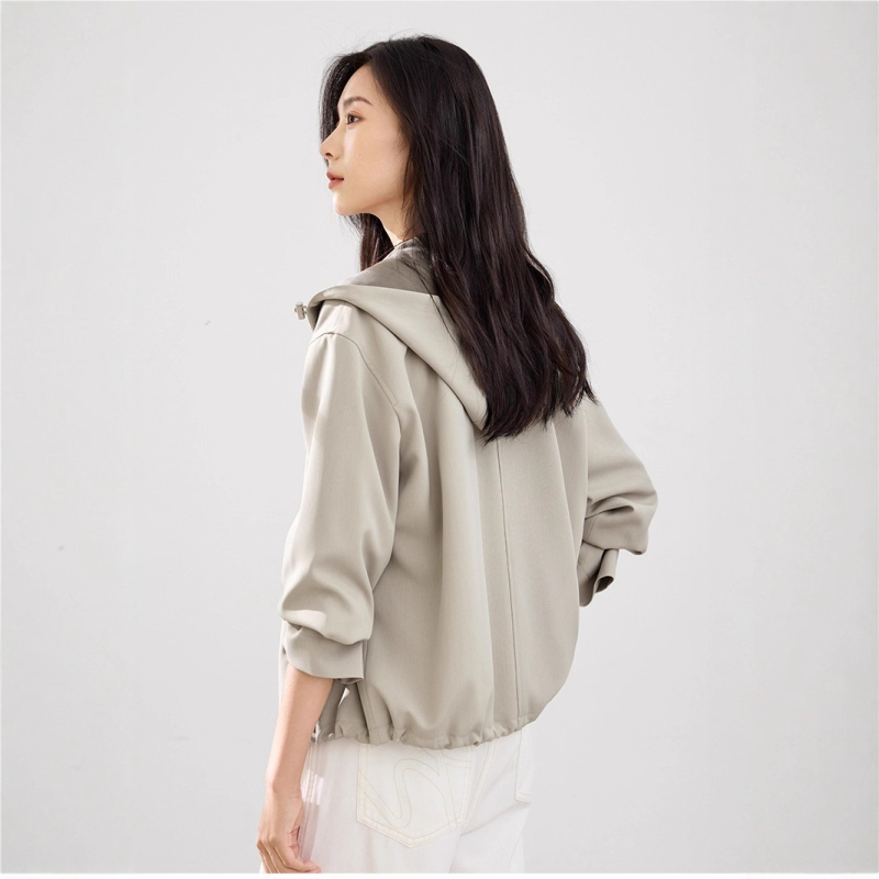 Ženska jakna – poliester, standardna duljina 50–65 cm, dugi rukavi, zip zatvarač, jesen 2025