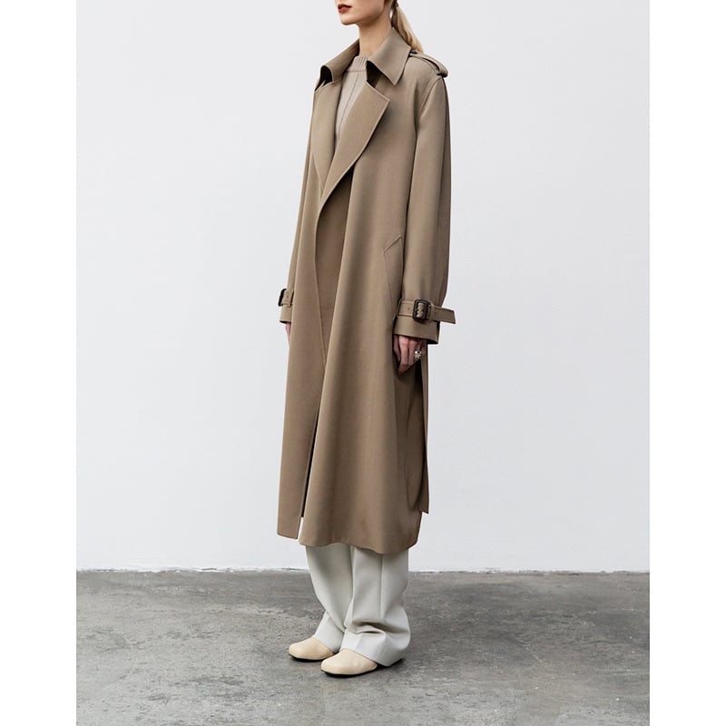 Ženski kaput srednje duljine od poliester-vunene smjese, jedinstveni uzorak, rever ovratnik, dugi rukavi