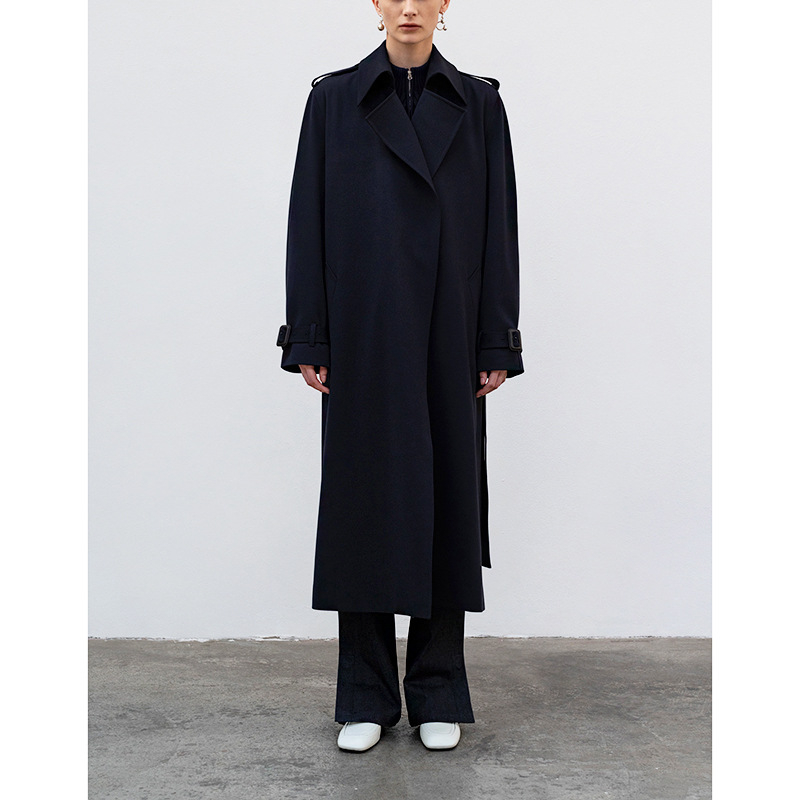 Ženski kaput srednje duljine od poliester-vunene smjese, jedinstveni uzorak, rever ovratnik, dugi rukavi