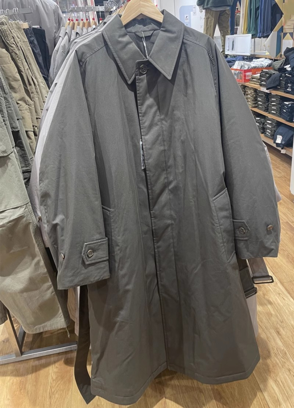 Muški windbreaker kaput sa stojećim ovratnikom, dvostruko kopčanje, tanak materijal, opuštena silueta, zima