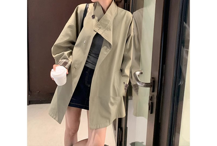 Kratki trench kaput, udoban kroj, japanski stil, proljeće 2025 (duljina 65–80 cm; poliester; stojeći ovratnik; jednostruko kopčanje; dugi rukavi)