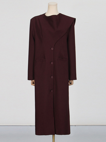 Korejski casual stil: dugački labavi kaput s okruglim izrezom, dugi rukavi, jednobojna tkanina, zloženie 70–80% polyester, 20–30% elastan