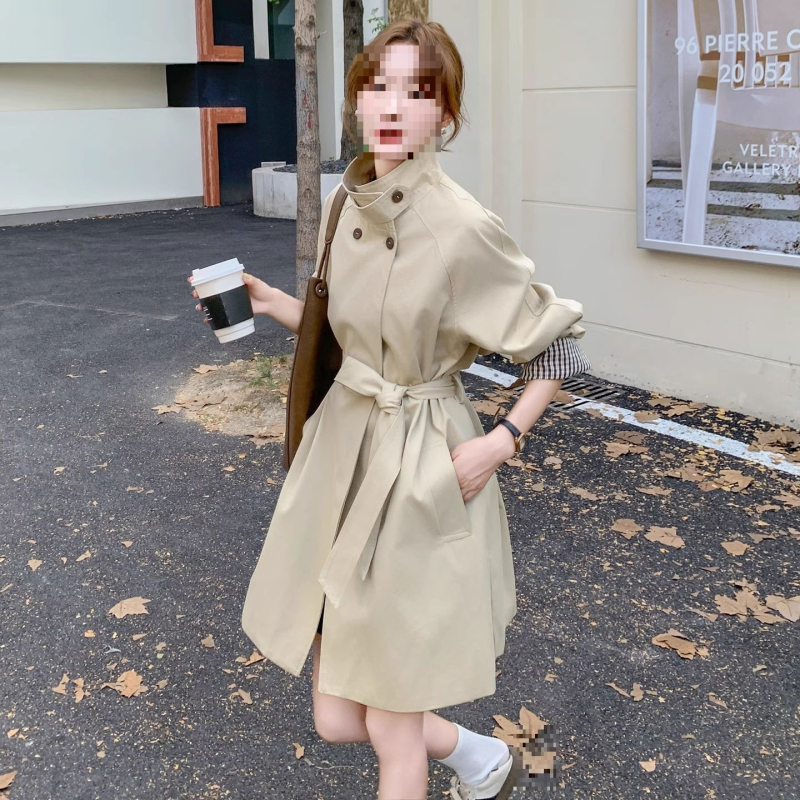 Trenč kaput ultra kratke dužine, A-silueta, Chenille tkanina, visok sadržaj Spandexa, stoji ovratnik, kopčanje šnorne