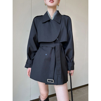 Poliesterski srednje duljine kaput-vek s stojećim ovratnikom i kapuljačom, duljina 50–65 cm, kraljevski ženski stil