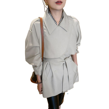 Poliesterski srednje duljine kaput-vek s stojećim ovratnikom i kapuljačom, duljina 50–65 cm, kraljevski ženski stil