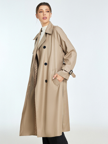 Дамски тренчкот от полиестер: свободен силует, двуредно копчета, лацкан