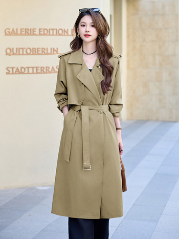 Дамско ветрово яке – полиестер, едноцветен модел, удължена кройка, скрити копчета