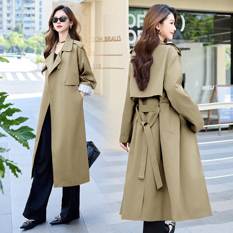 Дамско ветрово яке – полиестер, едноцветен модел, удължена кройка, скрити копчета