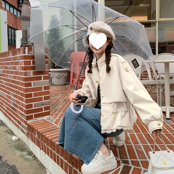 Ženski trench s stojećim ovratnikom, poliester, dugi rukavi, jednoredno kopčanje, duljina 50–65 cm