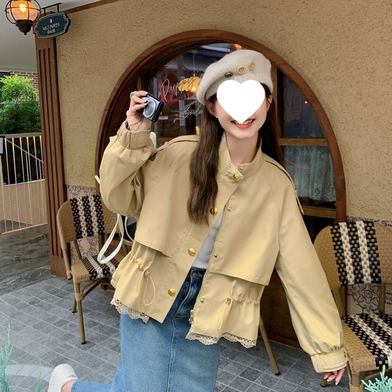 Ženski trench s stojećim ovratnikom, poliester, dugi rukavi, jednoredno kopčanje, duljina 50–65 cm