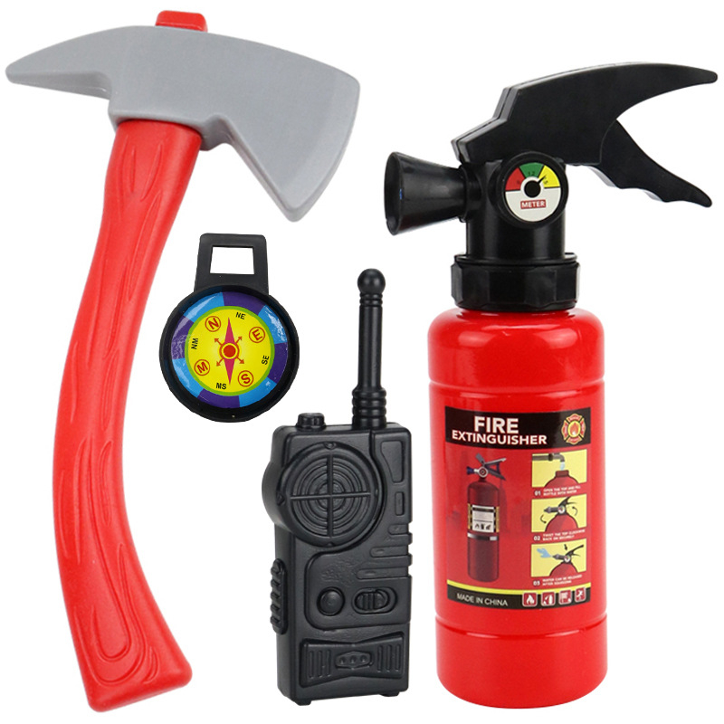 Laste tuletõrje rollimängu komplekt plastist veepüstoliga, seljakotiga, kiivriga ja tuletõrjevahendiga, sobiv 4–6-aastastele lastele.