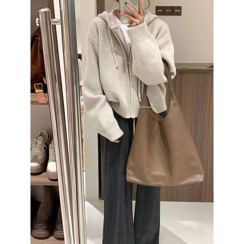 Kardigan s kapuljo i zatvaračem, ležernog kroja, Mercerizirana tkanina, PVC tkanina s manje od 30% spandeksa, duljina 50–65 cm, jesen 2025