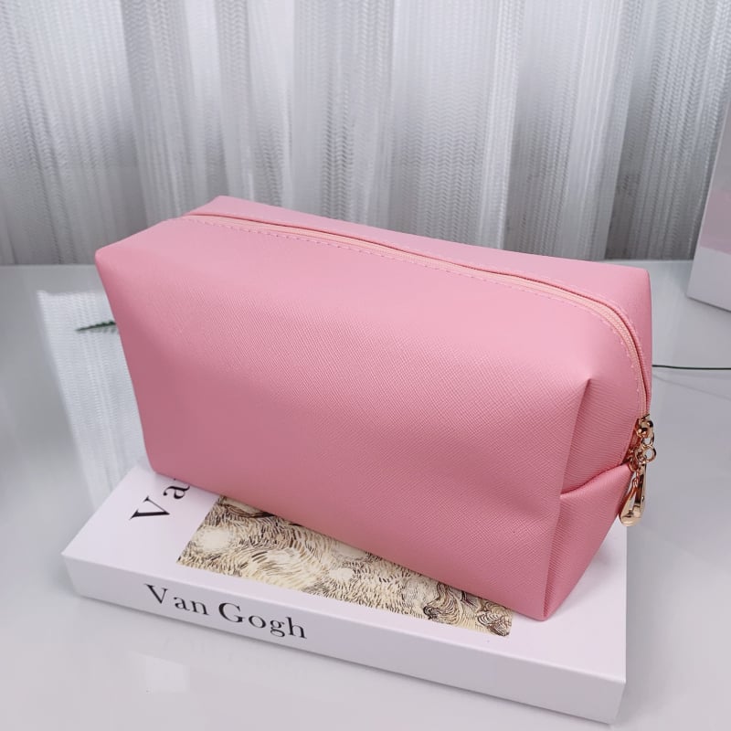 Bőr sminkes táska – poliészter bélés, vízálló, ultra könnyű, bővíthető, tárolásra alkalmas.