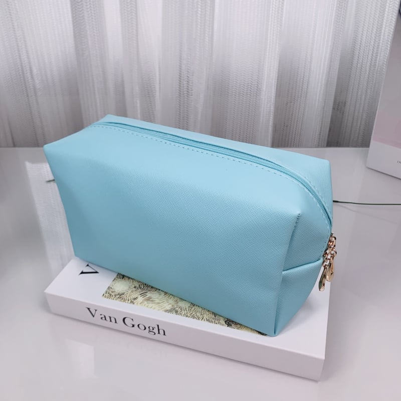 Bőr sminkes táska – poliészter bélés, vízálló, ultra könnyű, bővíthető, tárolásra alkalmas.