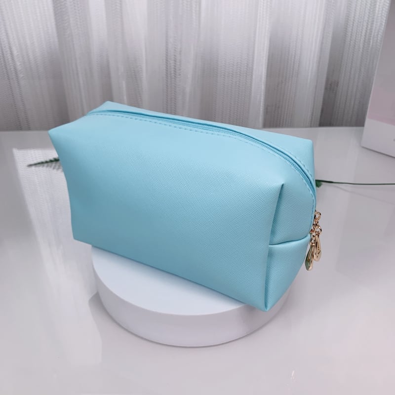 Bőr sminkes táska – poliészter bélés, vízálló, ultra könnyű, bővíthető, tárolásra alkalmas.