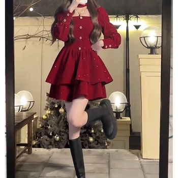 Ruha pántos fazonú, egyszínű Poliészter, hosszú szoknya, középmagas derék, rövid ujju