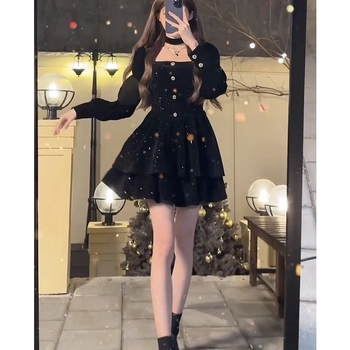 Ruha pántos fazonú, egyszínű Poliészter, hosszú szoknya, középmagas derék, rövid ujju