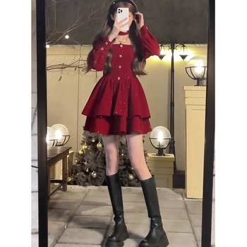 Ruha pántos fazonú, egyszínű Poliészter, hosszú szoknya, középmagas derék, rövid ujju