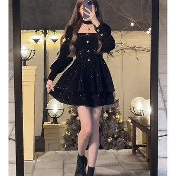 Ruha pántos fazonú, egyszínű Poliészter, hosszú szoknya, középmagas derék, rövid ujju