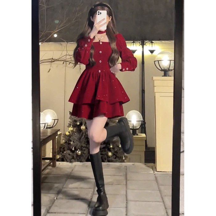 Ruha pántos fazonú, egyszínű Poliészter, hosszú szoknya, középmagas derék, rövid ujju