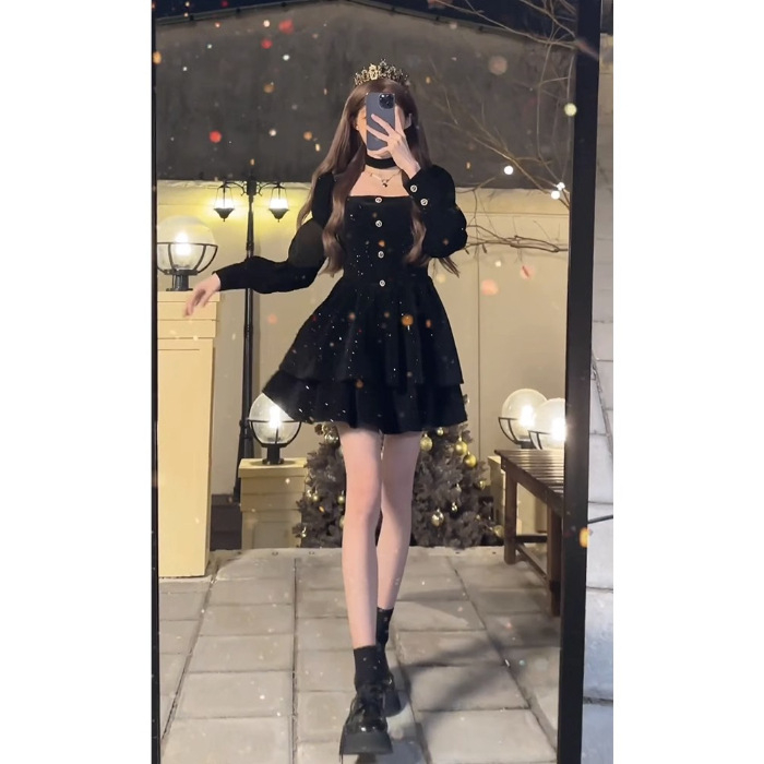 Ruha pántos fazonú, egyszínű Poliészter, hosszú szoknya, középmagas derék, rövid ujju