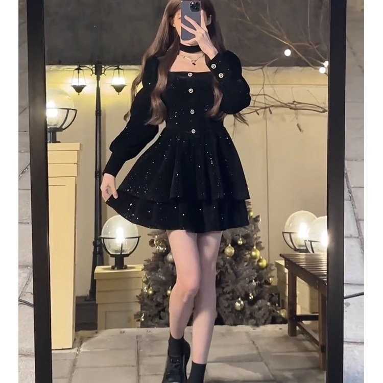 Ruha pántos fazonú, egyszínű Poliészter, hosszú szoknya, középmagas derék, rövid ujju