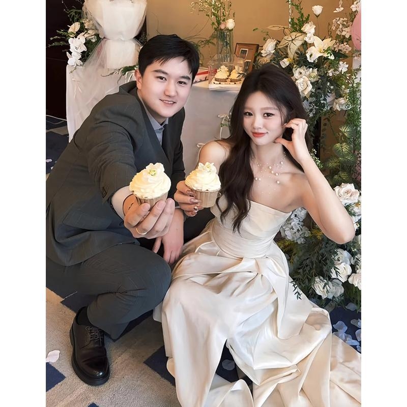 Váll nélküli estélyi ruha csőnyakú kivágással, ujjatlan, derék középső, hosszú, földig érő, poliészter