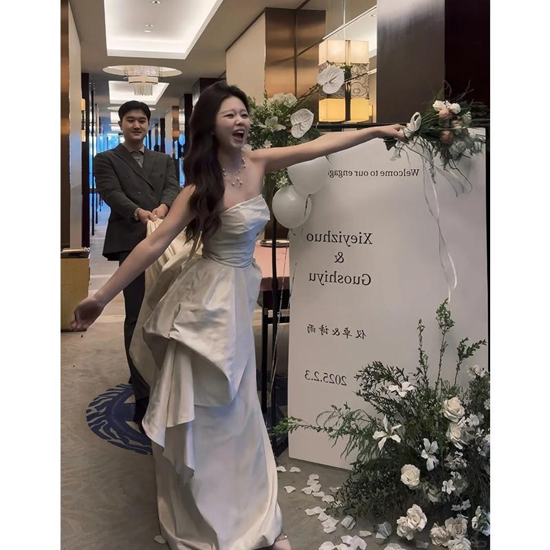 Váll nélküli estélyi ruha csőnyakú kivágással, ujjatlan, derék középső, hosszú, földig érő, poliészter