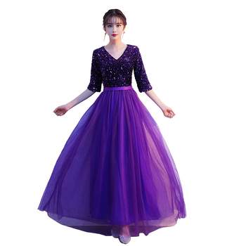 Felnőtt nők számára tervezett karcsúsított szabású hosszú ruha flitterekkel, pamut- és akril keverékéből készült fő anyag (80–90% fő anyag), ősz 2021