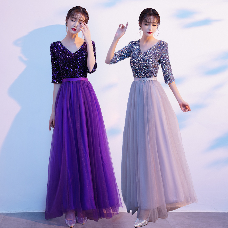 Felnőtt nők számára tervezett karcsúsított szabású hosszú ruha flitterekkel, pamut- és akril keverékéből készült fő anyag (80–90% fő anyag), ősz 2021