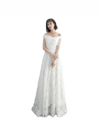 Estélyi ruha egy vállú, ujj nélküli, hosszú A-vonalú sziluettel, őszi 2025